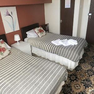 Zimmer mit zwei Einzelbetten